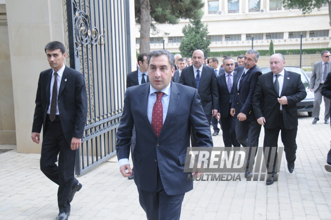 Delegation headed by Georgian Prime Minister Nika Gilauri visits Honorary Cemetery, Baku, Azerbaijan, July 23, 2010