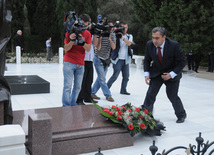 Delegation headed by Georgian Prime Minister Nika Gilauri visits Honorary Cemetery, Baku, Azerbaijan, July 23, 2010