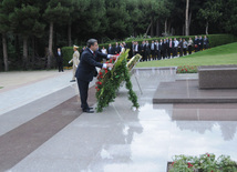 Delegation headed by Georgian Prime Minister Nika Gilauri visits Honorary Cemetery, Baku, Azerbaijan, July 23, 2010