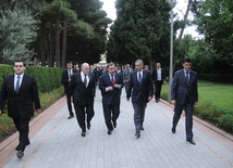 Delegation headed by Georgian Prime Minister Nika Gilauri visits Honorary Cemetery, Baku, Azerbaijan, July 23, 2010