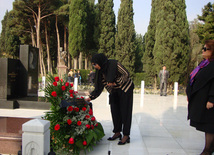 Kuwaiti Women's Affairs Committee Chairperson Sheikha Latifa Al-Fahd Al-Salim Al-Sabah visit Honorary Cemetery and Alley of Martyrs in Baku, Baku, Azerbaijan, Nov. 10, 2010 