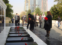 Kuwaiti Women's Affairs Committee Chairperson Sheikha Latifa Al-Fahd Al-Salim Al-Sabah visit Honorary Cemetery and Alley of Martyrs in Baku, Baku, Azerbaijan, Nov. 10, 2010 