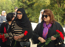 Kuwaiti Women's Affairs Committee Chairperson Sheikha Latifa Al-Fahd Al-Salim Al-Sabah visit Honorary Cemetery and Alley of Martyrs in Baku, Baku, Azerbaijan, Nov. 10, 2010 