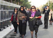 Kuwaiti Women's Affairs Committee Chairperson Sheikha Latifa Al-Fahd Al-Salim Al-Sabah visit Honorary Cemetery and Alley of Martyrs in Baku, Baku, Azerbaijan, Nov. 10, 2010 