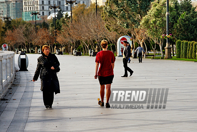 Bakı bulvarında payız rəngləri, Bakı, Azərbaycan, 30 noyabr 2010 