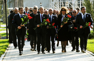 Yeni Azərbaycan Partiyası Ümummilli lider Heydər Əliyevin xatirəsinin anılması ilə bağlı tədbir keçirib, Bakı, Azərbaycan, 10 dekabr 2010 