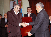 Azerbaijan, Iran sign contract on gas supplies, NIGEC General Director Javad Oji, SOCAR President Rovnag Abdullayev, Baku, Azerbaijan, Jan.12, 2011