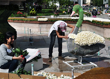 Preparations underway for Flower Holiday in Baku, Azerbaijan, May 09, 2011