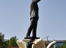 Preparations underway for Flower Holiday in Baku, Azerbaijan, May 09, 2011