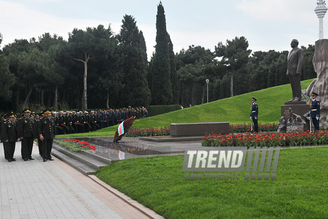 Azerbaijani public commemorates 88th anniversary of National Leader Heydar Aliyev, Baku, Azerbaijan, May 10, 2011