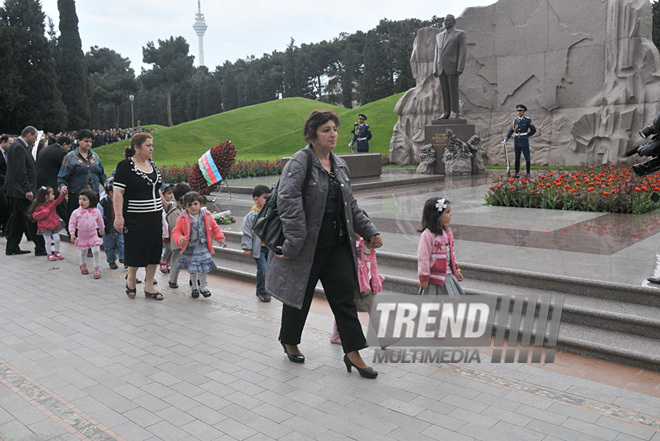 Azerbaijani public commemorates 88th anniversary of National Leader Heydar Aliyev, Baku, Azerbaijan, May 10, 2011