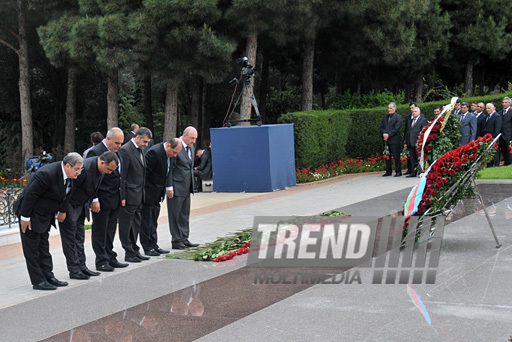 Azerbaijani public commemorates 88th anniversary of National Leader Heydar Aliyev, Baku, Azerbaijan, May 10, 2011