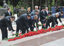 Azerbaijani public commemorates 88th anniversary of National Leader Heydar Aliyev, Baku, Azerbaijan, May 10, 2011