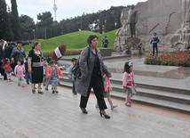 Azerbaijani public commemorates 88th anniversary of National Leader Heydar Aliyev, Baku, Azerbaijan, May 10, 2011