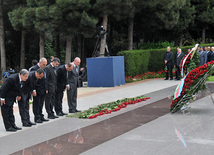 Azerbaijani public commemorates 88th anniversary of National Leader Heydar Aliyev, Baku, Azerbaijan, May 10, 2011