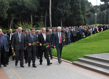 Azerbaijani public commemorates 88th anniversary of National Leader Heydar Aliyev, Baku, Azerbaijan, May 10, 2011