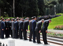 Azerbaijani public commemorates 88th anniversary of National Leader Heydar Aliyev, Baku, Azerbaijan, May 10, 2011