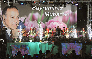 Spectacular fireworks fills Baku sky, Azerbaijan, May 11, 2011 