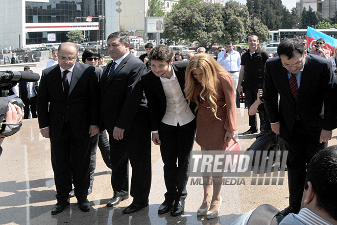 Eurovision-2011 Winners Eldar Gasimov and Nigar Jamal laid flowers at monument to National Leader Heydar Aliyev, Baku, Azerbaijan, May 16, 2011
