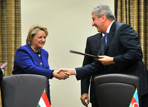 Azerbaijan, Hungary sign documents on economic cooperation. Baku, Azerbaijan, Nov.11, 2011