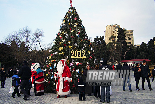 Yeni 2012-ci ilin ilk günləri Bakıda. Azərbaycan, 02 yanvar 2012