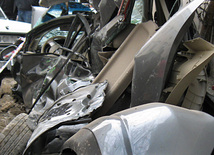 Авария в результате столкновения автомобиля КАМАЗ и автобуса в Баку. Азербайджан, 11 января 2012 г.