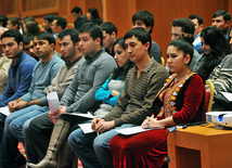 Türkmənistanın Azərbaycandakı səfirliyi prezident seçkilərinə hazırlaşır. Bakı, Azərbaycan, 26 yanvar 2012