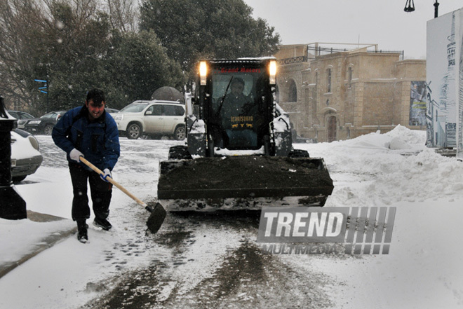 Bakının qar mənzərələri. Azərbaycan, 28 yanvar 2012