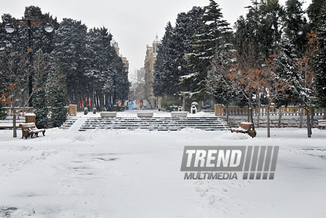 Bakının qar mənzərələri. Azərbaycan, 28 yanvar 2012