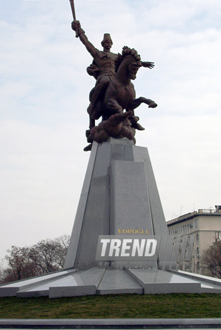 Azərbaycan xalqının qəhrəman oğlu Koroğlunun xatirəsinə ucaldılmış abidə. Bakı, Azərbaycan, 22 fevral 2012