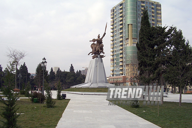 Azərbaycan xalqının qəhrəman oğlu Koroğlunun xatirəsinə ucaldılmış abidə. Bakı, Azərbaycan, 22 fevral 2012