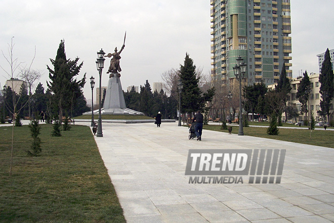 Azərbaycan xalqının qəhrəman oğlu Koroğlunun xatirəsinə ucaldılmış abidə. Bakı, Azərbaycan, 22 fevral 2012