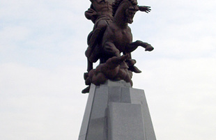 Azərbaycan xalqının qəhrəman oğlu Koroğlunun xatirəsinə ucaldılmış abidə. Bakı, Azərbaycan, 22 fevral 2012