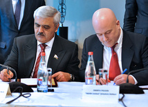 A sponsorship agreement was also signed. SOCAR president Rovnag Abdullayev and "AGON Limited" firm president, organizing the FIDE tournament, Andrew Paulson signed the document. Baku, Azerbaijan, Apr. 03, 2012