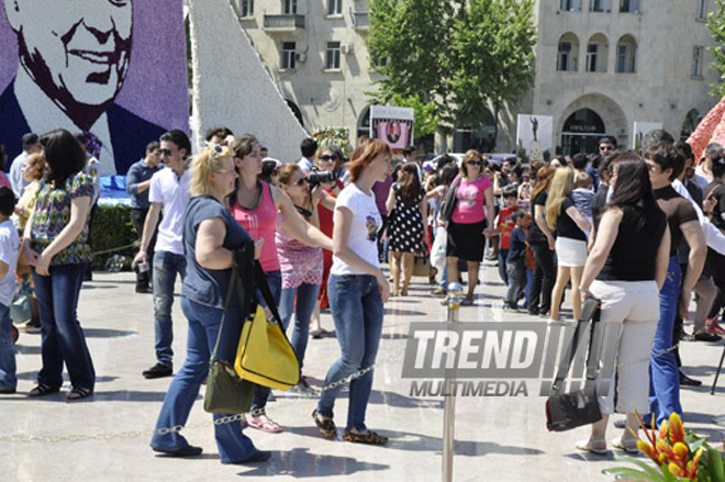 Flower festival in Baku, Azerbaijan, May 10, 2012