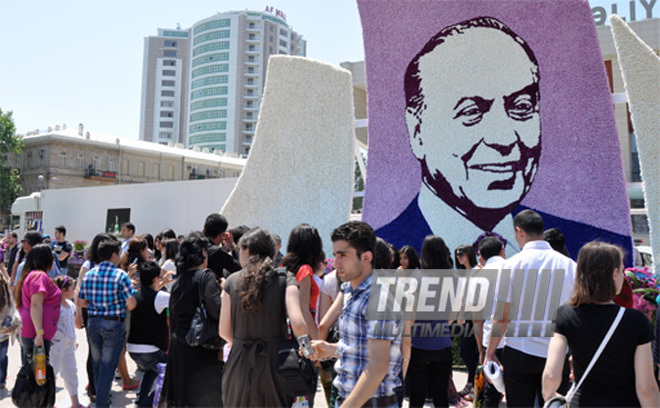 Flower festival in Baku, Azerbaijan, May 10, 2012