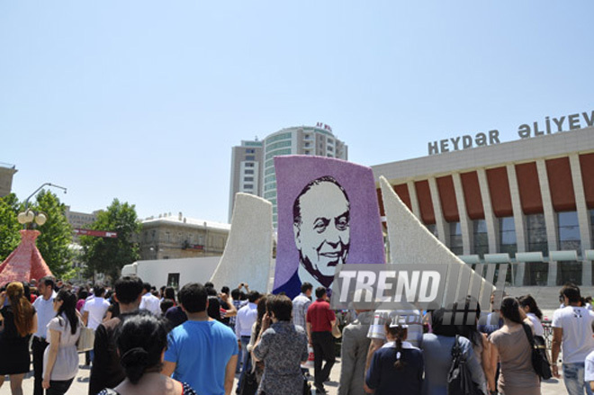 Flower festival in Baku, Azerbaijan, May 10, 2012