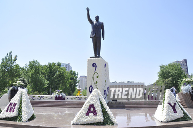 Flower festival in Baku, Azerbaijan, May 10, 2012