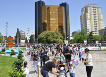 Flower festival in Baku, Azerbaijan, May 10, 2012