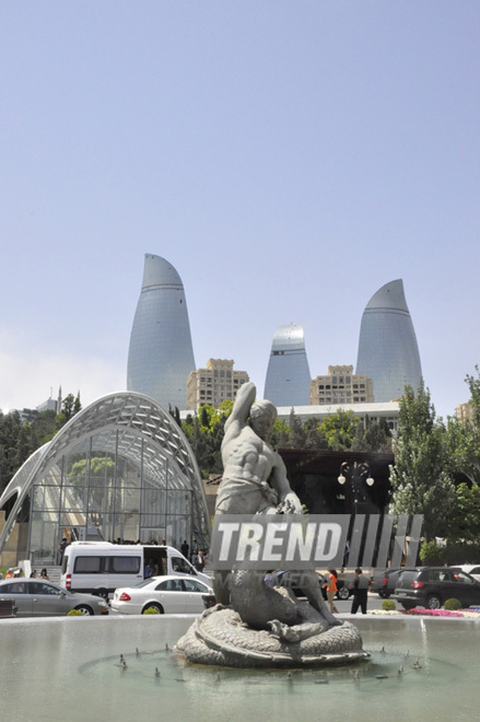 Bakı Funikulyoru əsaslı təmir və yenidənqurmadan sonra. Bakı, Azərbaycan, 25 may 2012