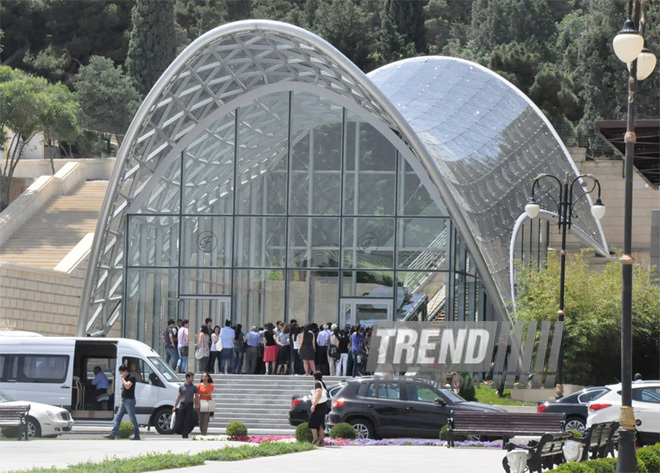 Bakı Funikulyoru əsaslı təmir və yenidənqurmadan sonra. Bakı, Azərbaycan, 25 may 2012