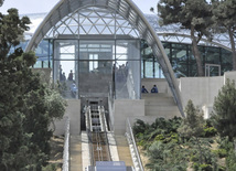 Bakı Funikulyoru əsaslı təmir və yenidənqurmadan sonra. Bakı, Azərbaycan, 25 may 2012