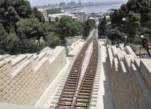 Bakı Funikulyoru əsaslı təmir və yenidənqurmadan sonra. Bakı, Azərbaycan, 25 may 2012