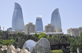 Bakı Funikulyoru əsaslı təmir və yenidənqurmadan sonra. Bakı, Azərbaycan, 25 may 2012