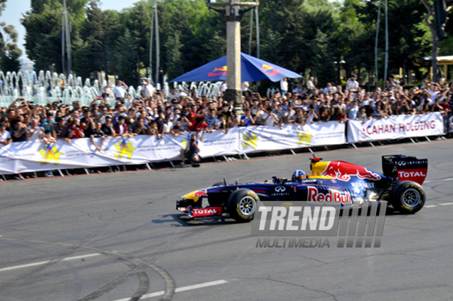 David Coulthard demonstrated the show in Baku. Azerbaijan, June 17, 2012