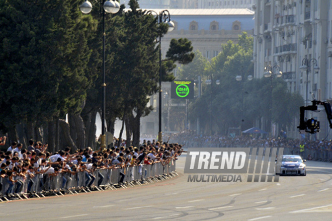 David Coulthard demonstrated the show in Baku. Azerbaijan, June 17, 2012