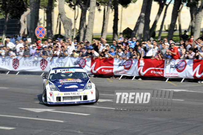 David Coulthard demonstrated the show in Baku. Azerbaijan, June 17, 2012