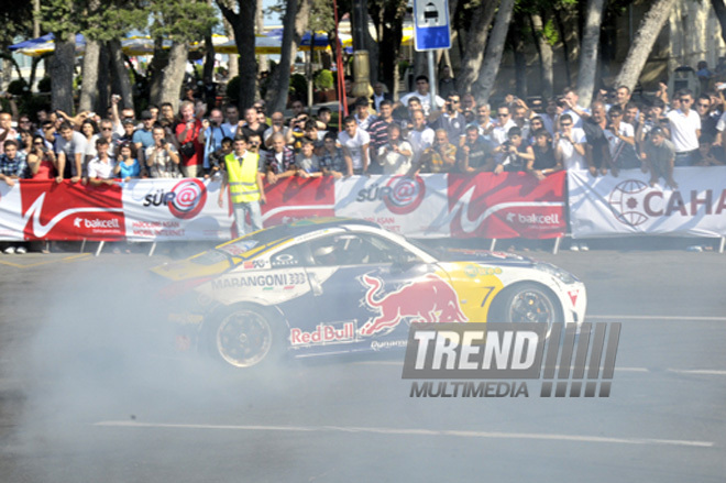 David Coulthard demonstrated the show in Baku. Azerbaijan, June 17, 2012