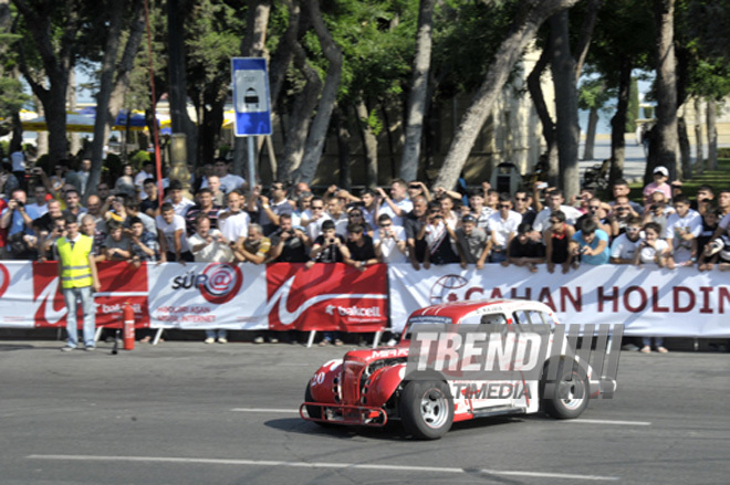 David Coulthard demonstrated the show in Baku. Azerbaijan, June 17, 2012