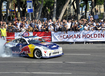 David Coulthard demonstrated the show in Baku. Azerbaijan, June 17, 2012